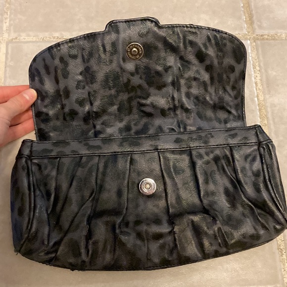 Y2K Guess Dark Leopard Clutch - Picture 2 of 6